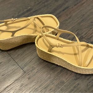New vince sandals